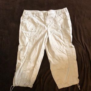 Women’s gray Capris